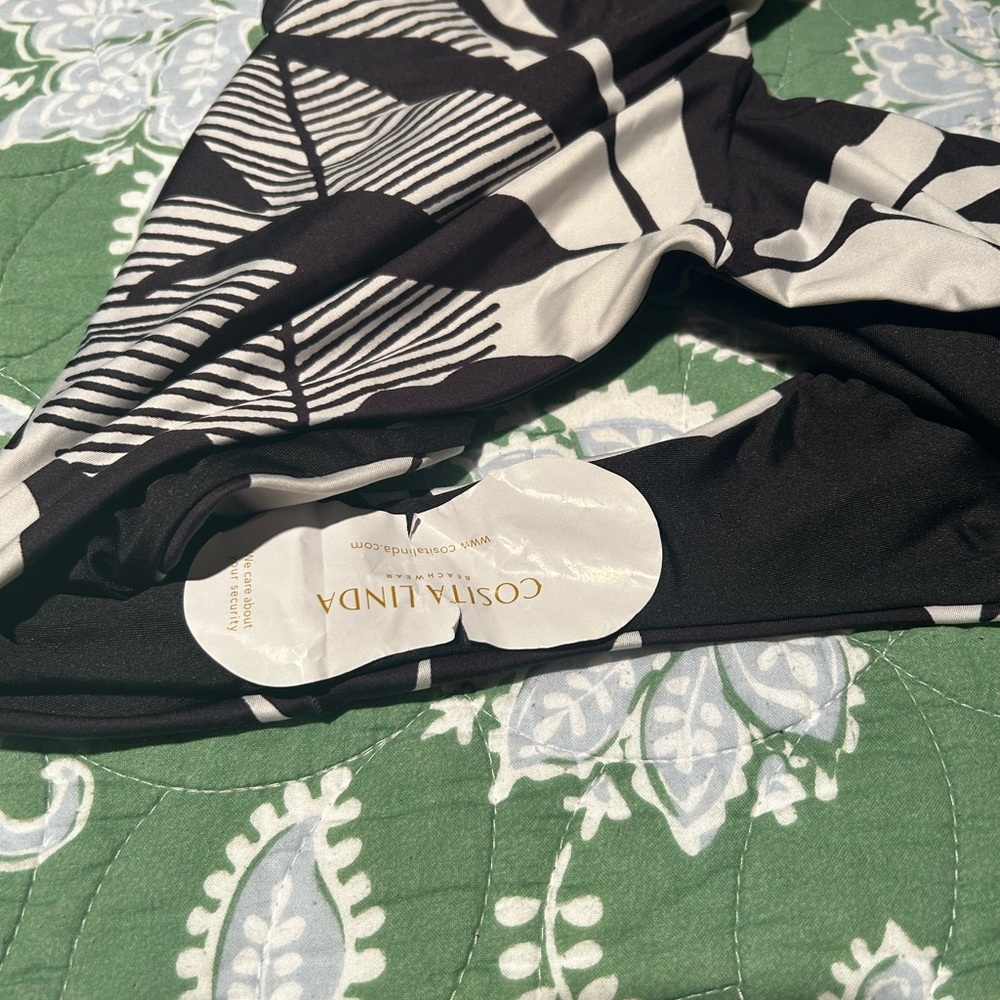 Cosita Linda Black and White Cut Out One Piece Swimsuit NWT - Picture 6 of 6